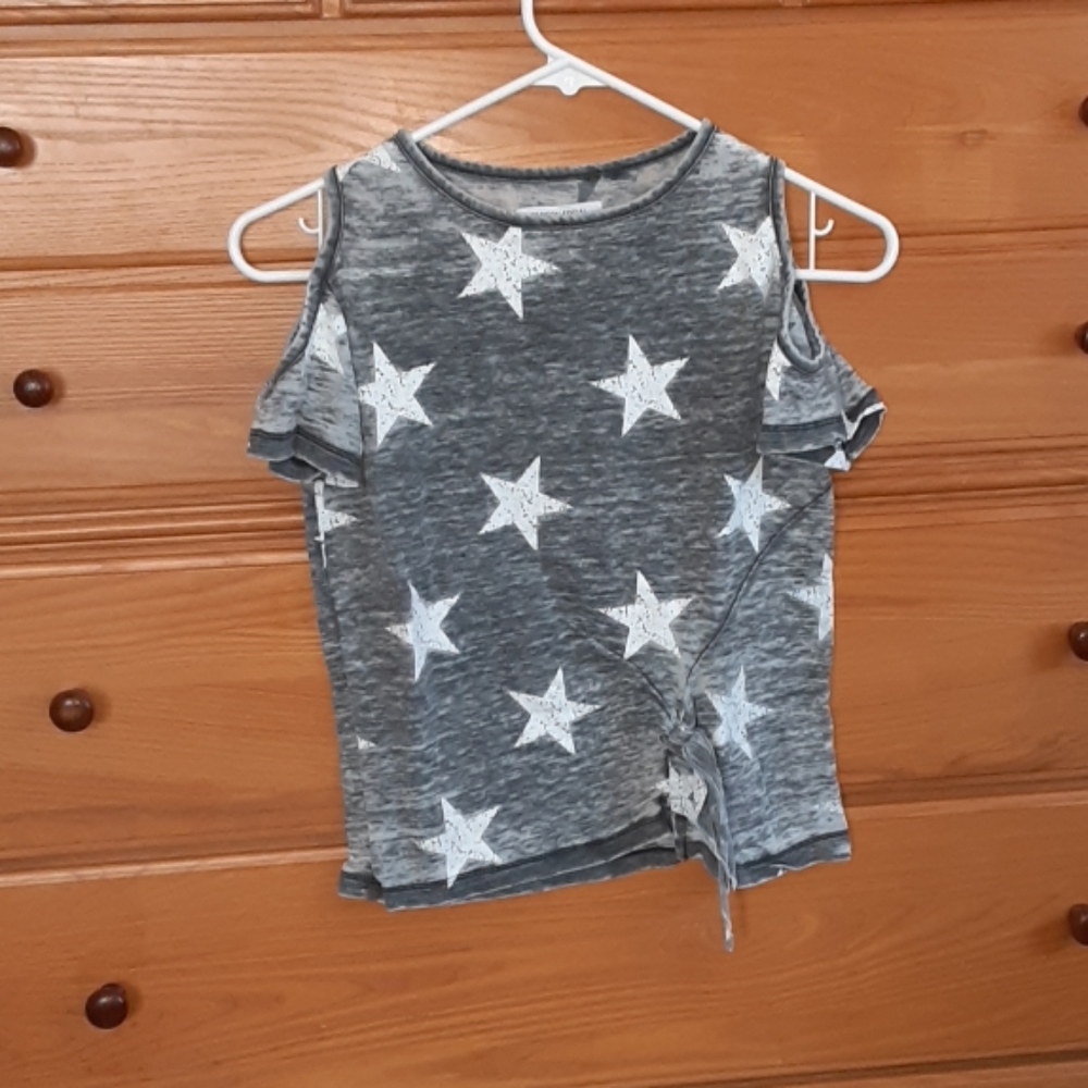cold shoulder star top